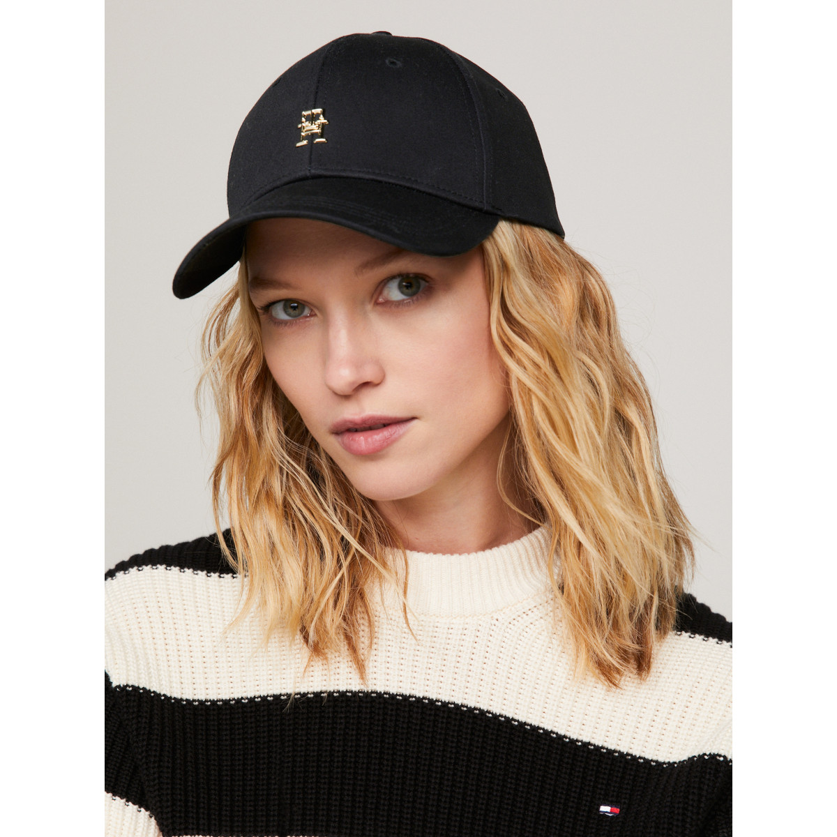 M05-WOMEN-HATS