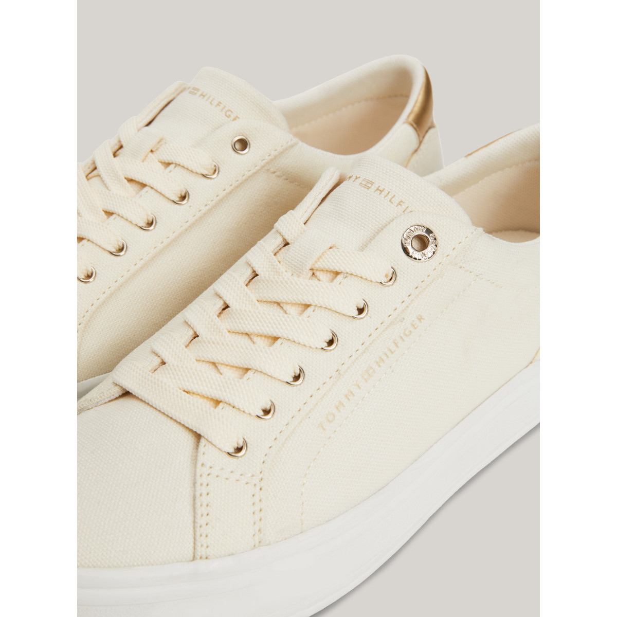 M06-WOMEN-SNEAKERS