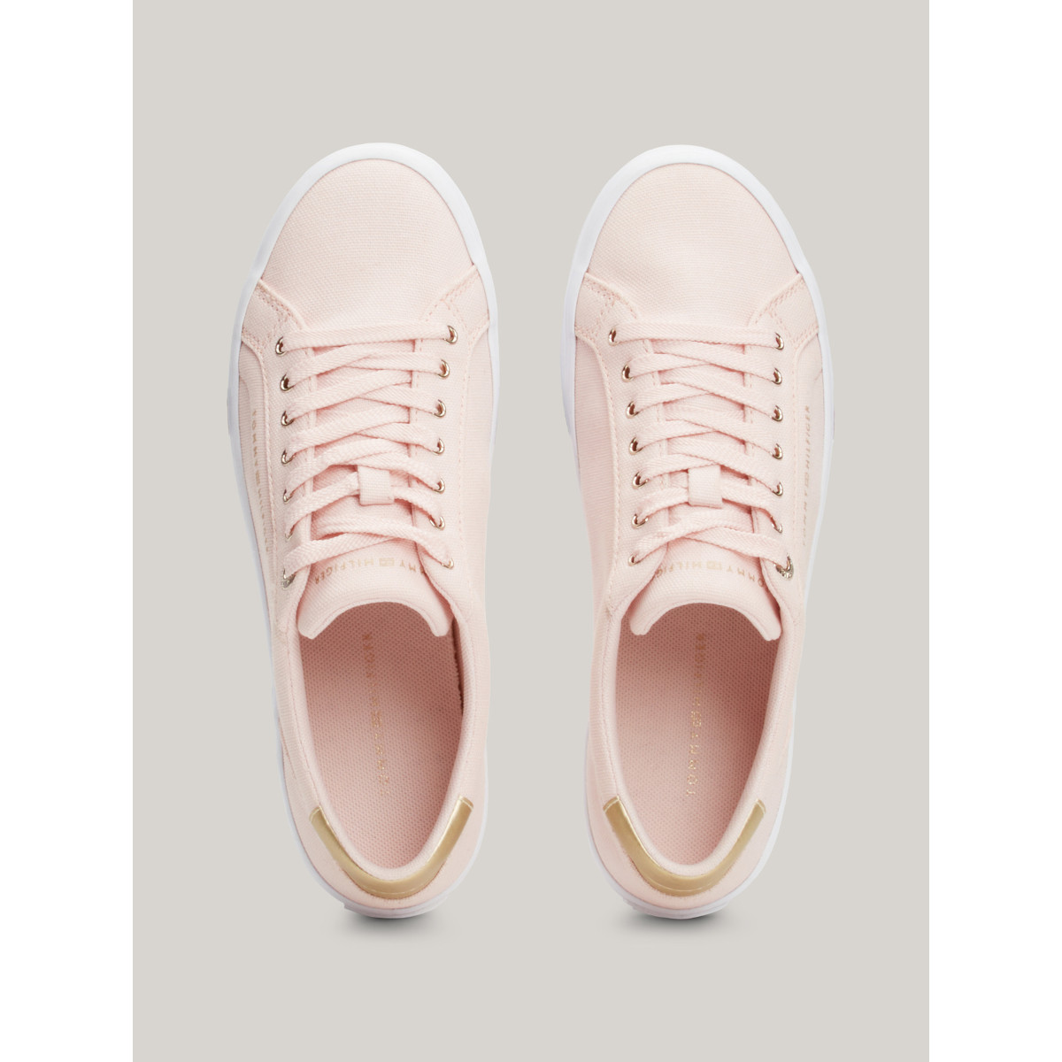 M06-WOMEN-SNEAKERS