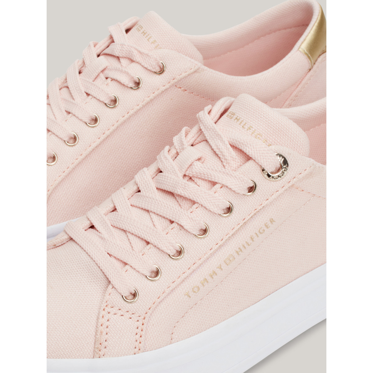 M06-WOMEN-SNEAKERS