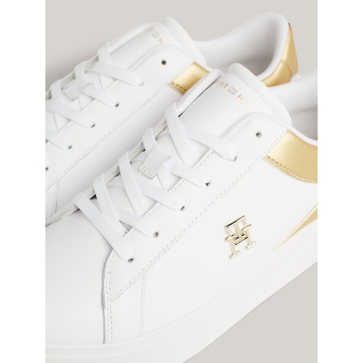 M06-WOMEN-SNEAKERS